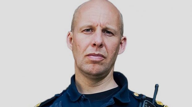 Vi är polisen och vi står över lagen