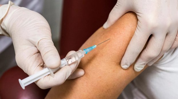 Även vaccinerade personer kan vara smittbärare