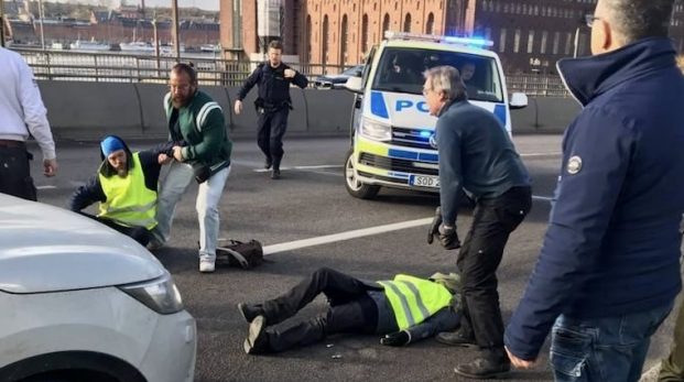 Att sitta på gatan i rusningstrafik