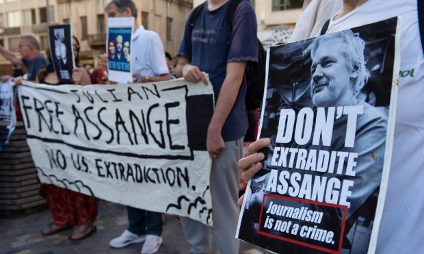 Varför struntar vi i Julian Assange?